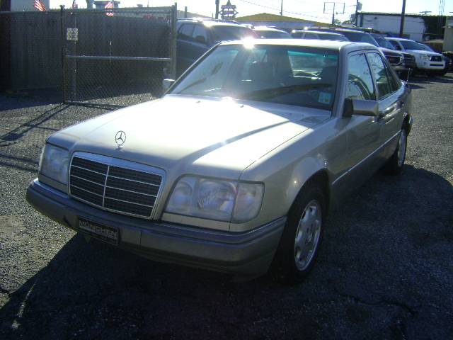 Mercedes-Benz E Class 1994 photo 1