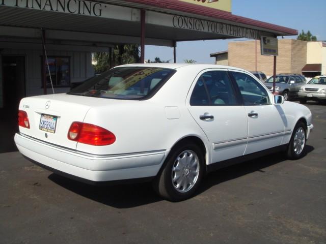 Mercedes-Benz E Class 1996 photo 3