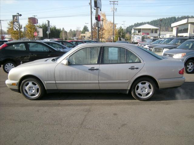 Mercedes-Benz E Class 1999 photo 1