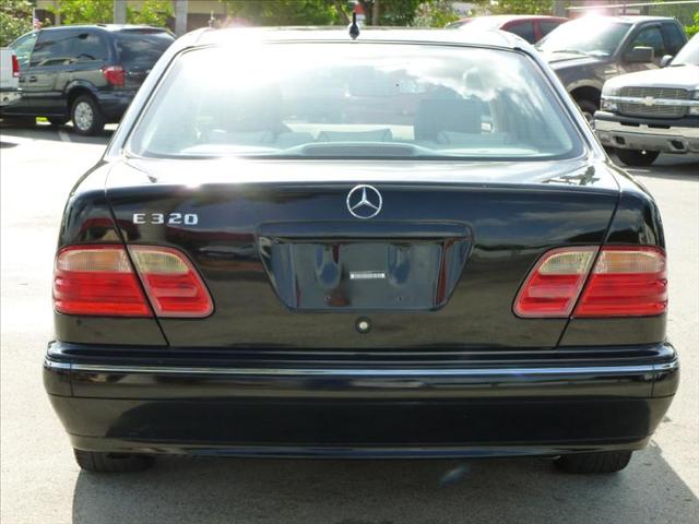 Mercedes-Benz E Class 2000 photo 4