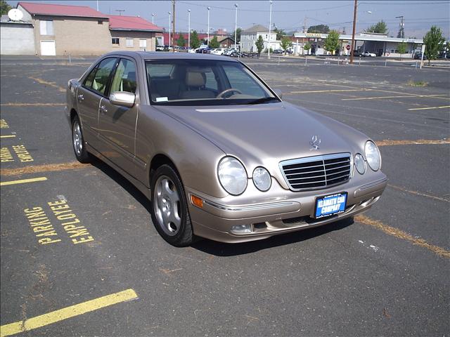 Mercedes-Benz E Class 2001 photo 1