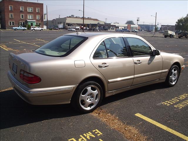 Mercedes-Benz E Class 2001 photo 2