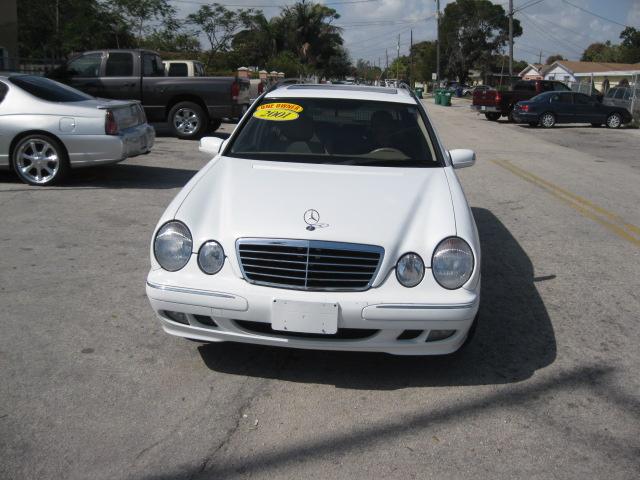 Mercedes-Benz E Class 2001 photo 2