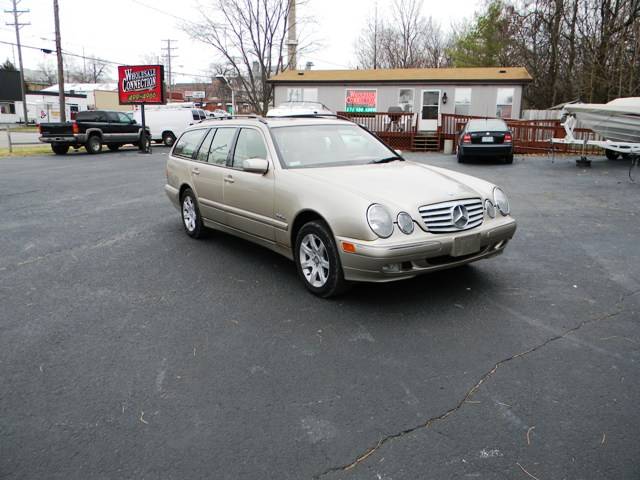 Mercedes-Benz E Class 2001 photo 1