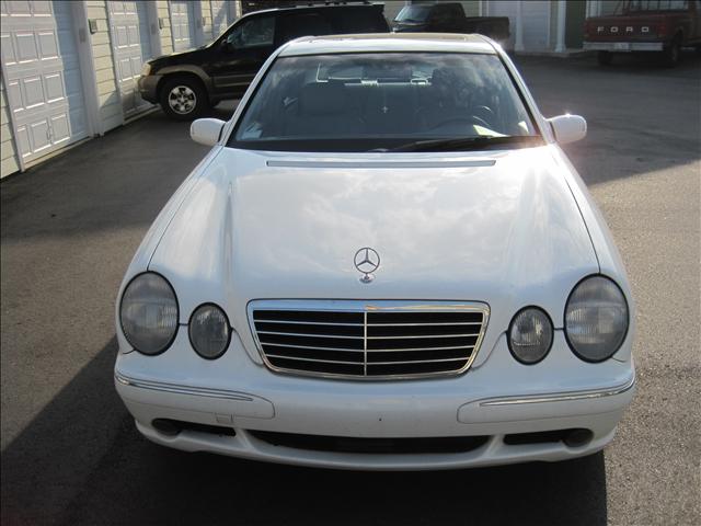 Mercedes-Benz E Class 2001 photo 2