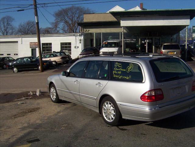 Mercedes-Benz E Class 2001 photo 2