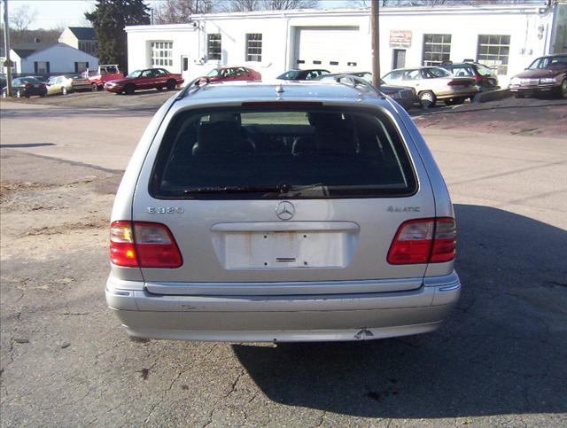 Mercedes-Benz E Class 2001 photo 3