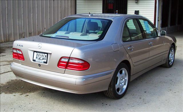 Mercedes-Benz E Class 2001 photo 3