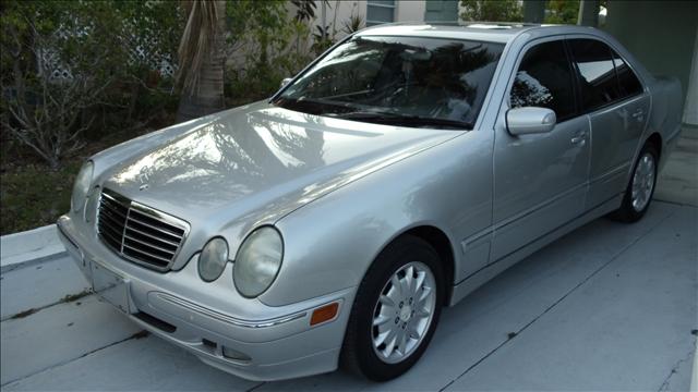 Mercedes-Benz E Class 2001 photo 2