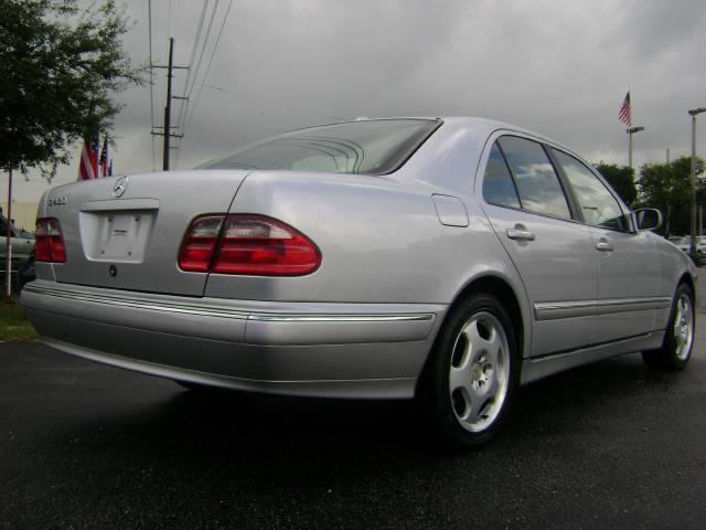 Mercedes-Benz E Class 2001 photo 2