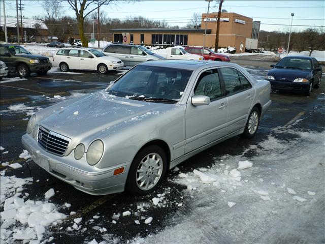 Mercedes-Benz E Class 2001 photo 1