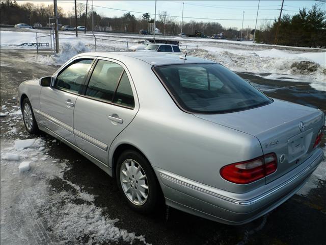 Mercedes-Benz E Class 2001 photo 2