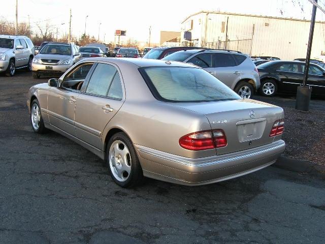 Mercedes-Benz E Class 2001 photo 2