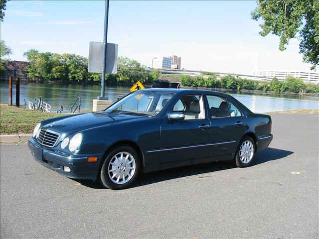 Mercedes-Benz E Class 2001 photo 1