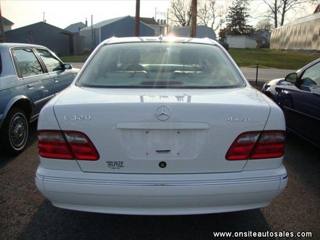 Mercedes-Benz E Class 2001 photo 2