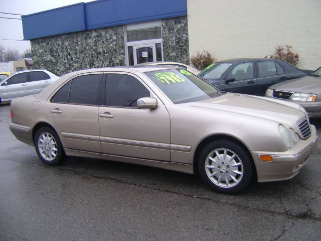 Mercedes-Benz E Class 2001 photo 1