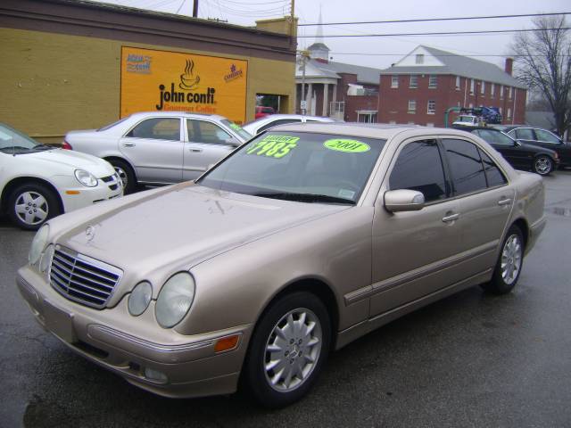 Mercedes-Benz E Class 2001 photo 2