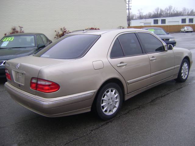 Mercedes-Benz E Class 2001 photo 3