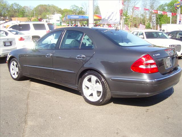 Mercedes-Benz E Class 2004 photo 2