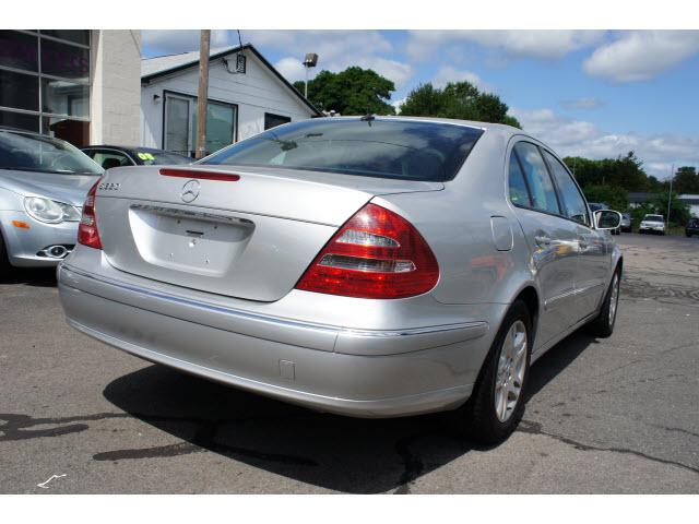 Mercedes-Benz E Class 2004 photo 2