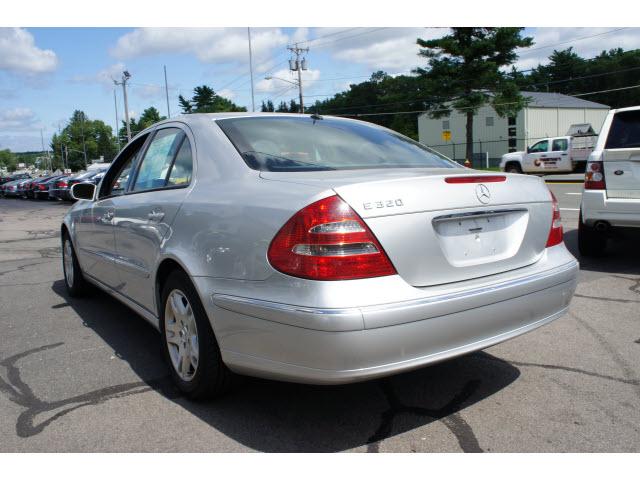 Mercedes-Benz E Class 2004 photo 3