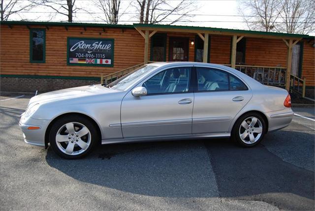 Mercedes-Benz E Class 2004 photo 1