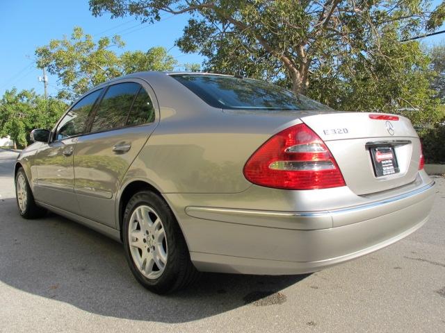 Mercedes-Benz E Class 2005 photo 3