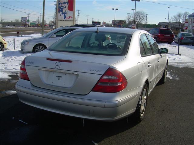 Mercedes-Benz E Class 2005 photo 2