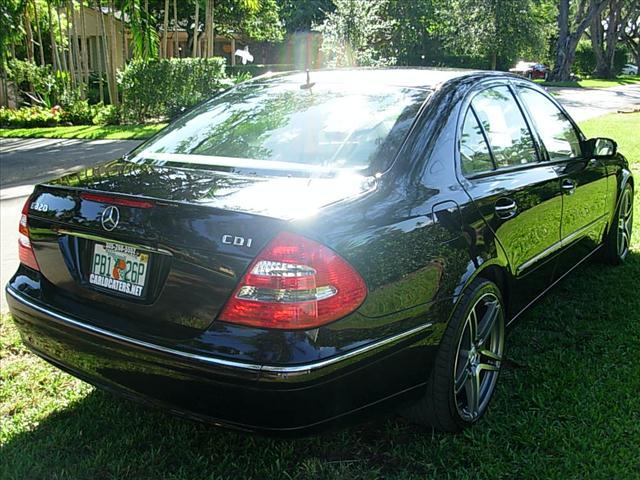 Mercedes-Benz E Class 2006 photo 2