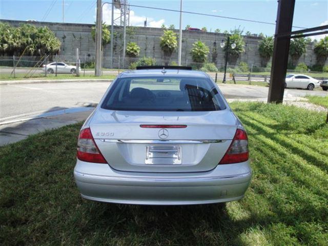 Mercedes-Benz E Class 2008 photo 4