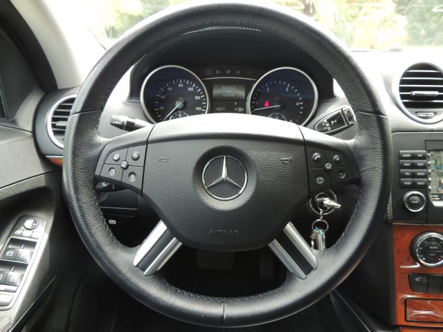 Mercedes-Benz GL-Class 2008 photo 103