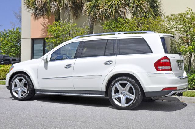 Mercedes-Benz GL-Class 2010 photo 2