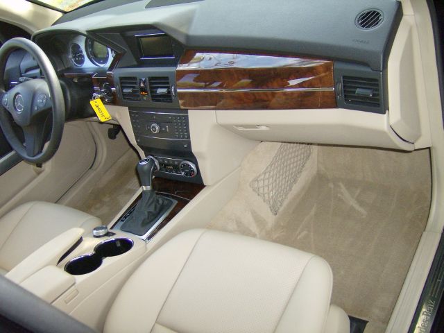 Mercedes-Benz GLK-Class 2010 photo 2