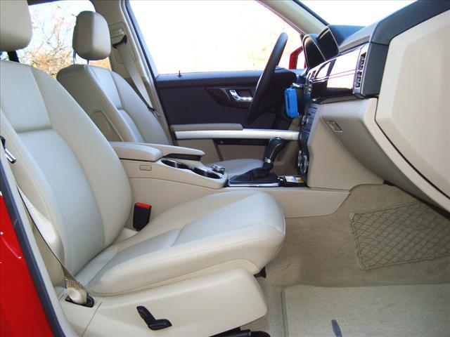 Mercedes-Benz GLK Class 2011 photo 2