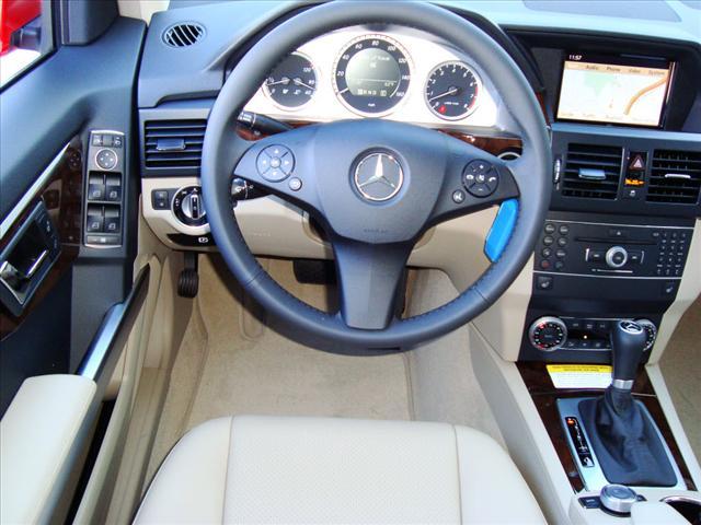 Mercedes-Benz GLK Class 2011 photo 3