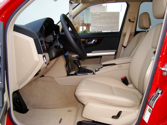 Mercedes-Benz GLK Class 2011 photo 2