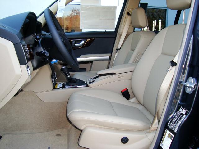 Mercedes-Benz GLK Class 2011 photo 2