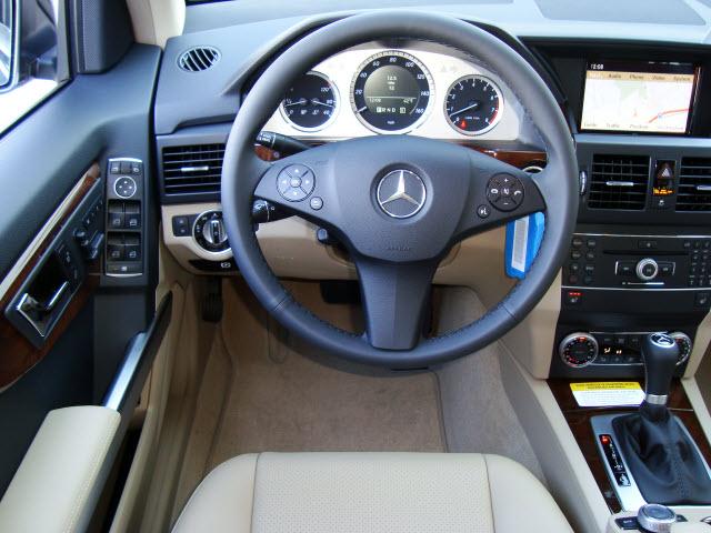 Mercedes-Benz GLK Class 2011 photo 3