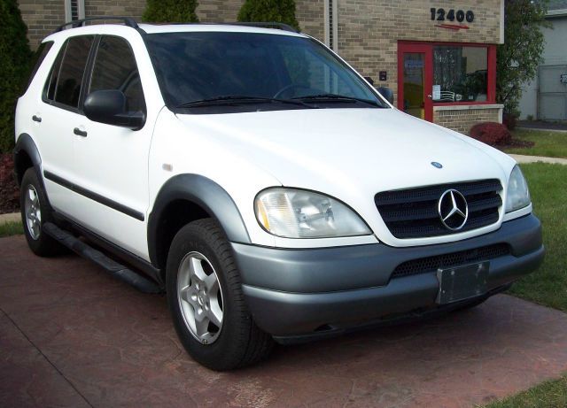 Mercedes-Benz M-Class 1998 photo 2