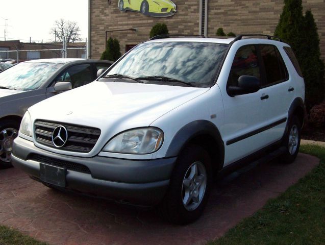 Mercedes-Benz M-Class 1998 photo 3