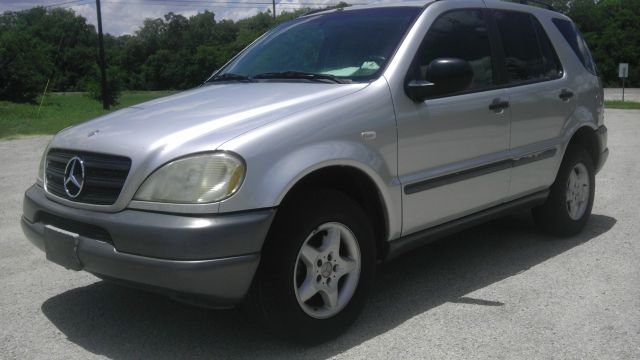 Mercedes-Benz M-Class 1998 photo 1