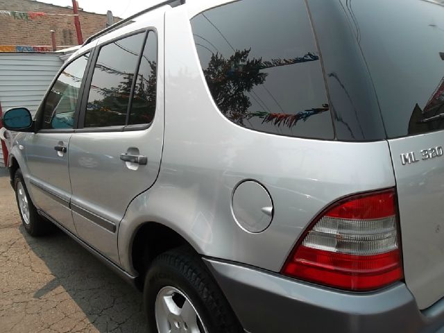 Mercedes-Benz M-Class 1998 photo 2