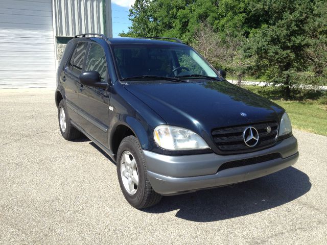 Mercedes-Benz M-Class AWD Wagon Automatic VERY NICE SUV