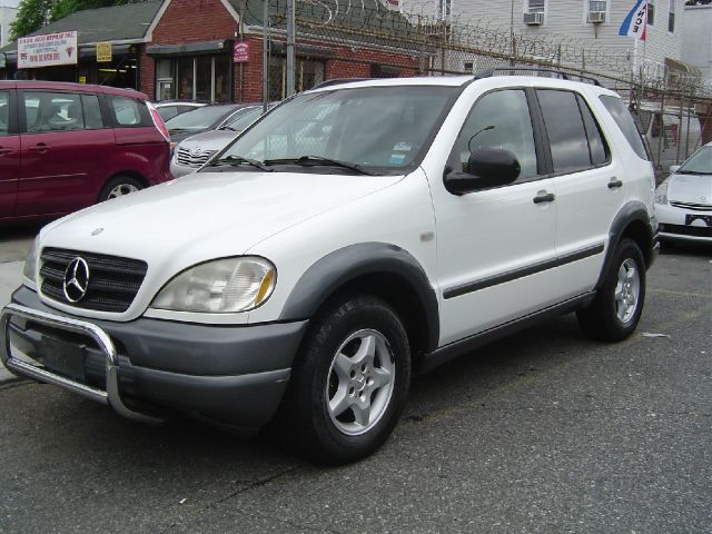 Mercedes-Benz M-Class 1999 photo 1