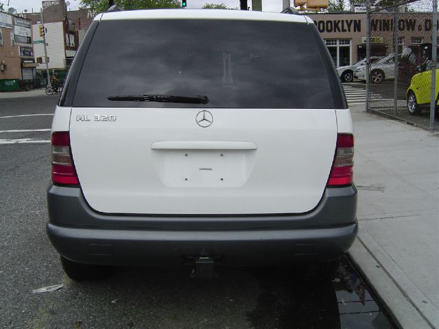 Mercedes-Benz M-Class 1999 photo 4