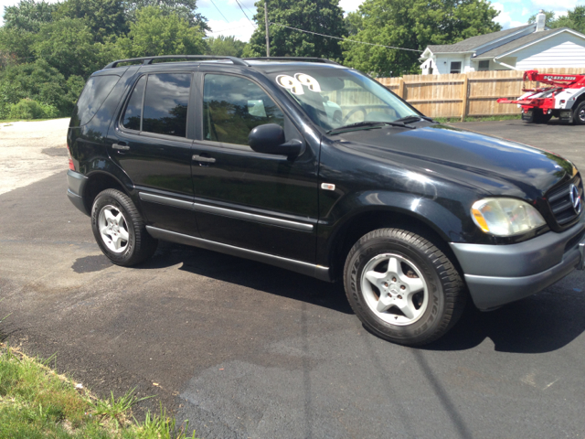 Mercedes-Benz M-Class AWD Wagon Automatic VERY NICE SUV