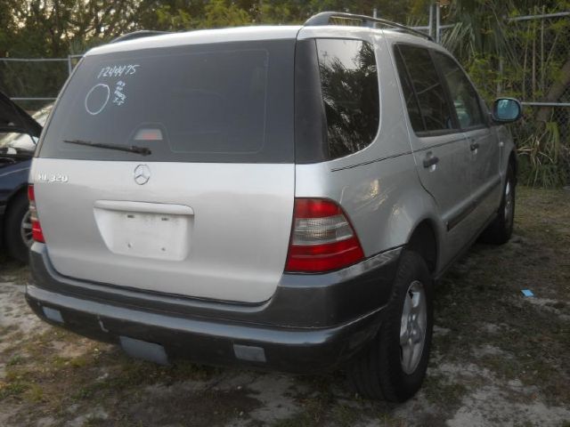 Mercedes-Benz M-Class 1999 photo 3