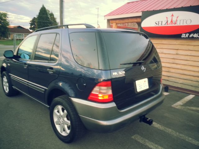 Mercedes-Benz M-Class AWD Wagon Automatic VERY NICE SUV