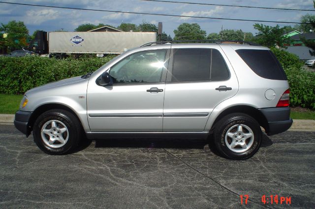 Mercedes-Benz M-Class 3.8L Automatic Track SUV