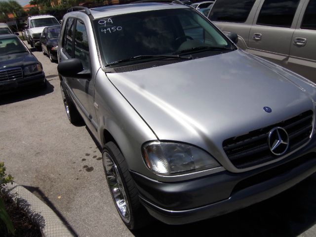 Mercedes-Benz M-Class 1999 photo 1